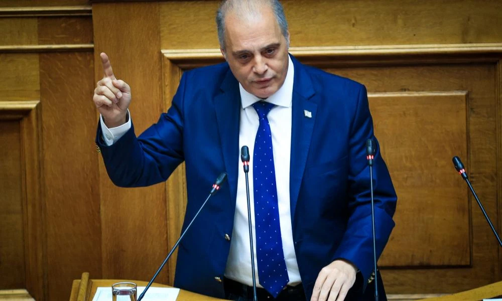 Βελόπουλος: "Να δηλώσουν επισήμως όλοι οι βουλευτές αν είναι ομοφυλόφιλοι ή όχι"